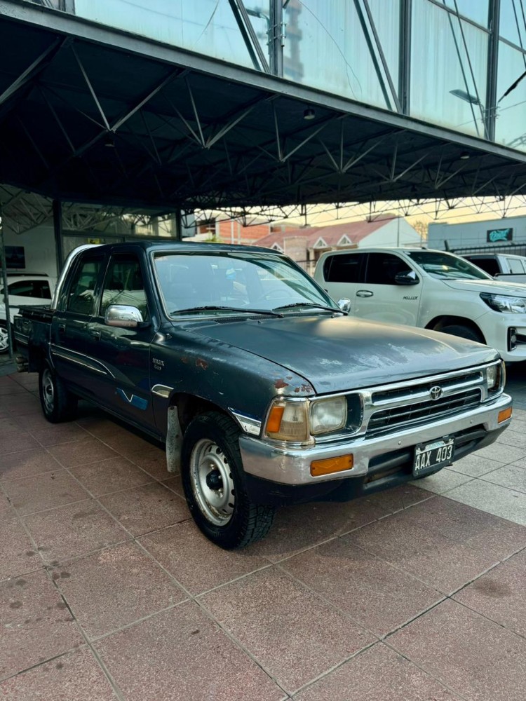 Toyota Hilux  2.4 CABINA DOBLE 4X2 M/T — foto 3